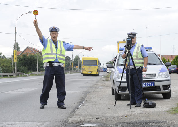 БЕОГРАЂАНИН ПРЕКОРАЧИО БРЗИНУ: Казна због једног километра преко црте